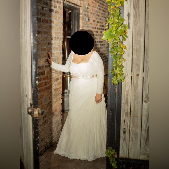 David's Bridal Dresses & Skirts - David's Bridal White Long Sleeve Chiffon Wedding Dress with Beaded Belt